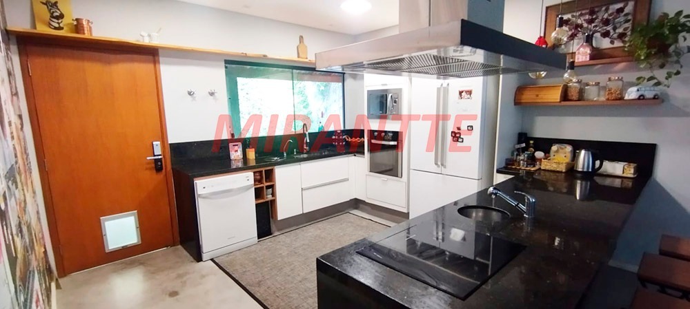 Cond. fechado de 317m² com 3 quartos em Serra da Cantareira