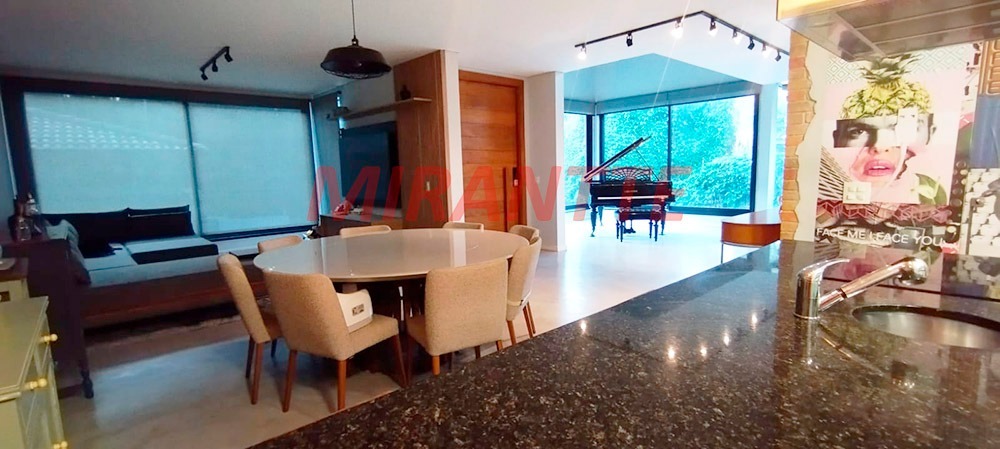 Cond. fechado de 317m² com 3 quartos em Serra da Cantareira