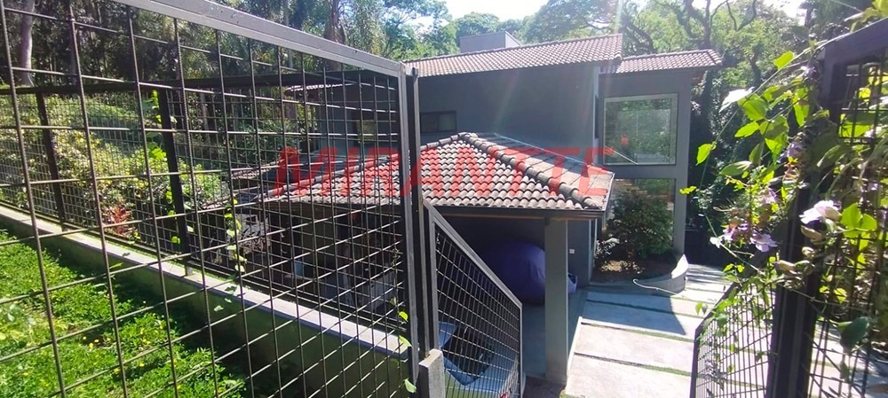 Cond. fechado de 317m² com 3 quartos em Serra da Cantareira
