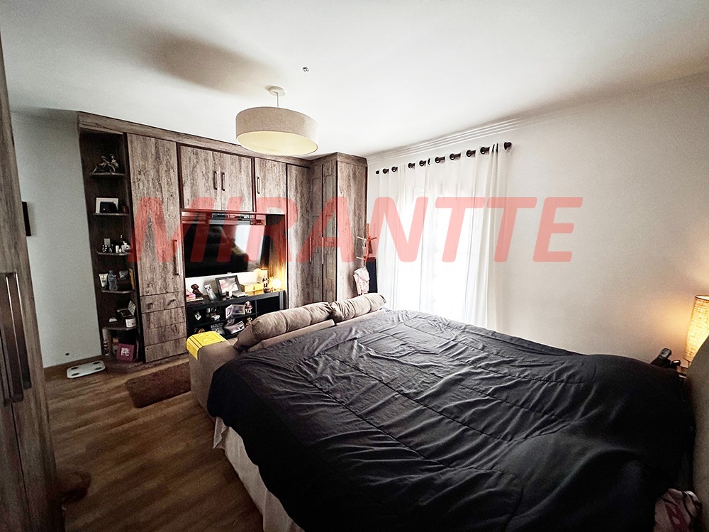Cond. fechado de 235m² com 3 quartos em Santa Teresinha