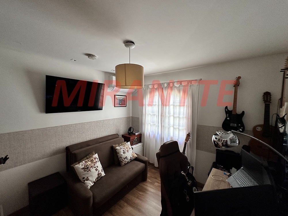 Cond. fechado de 235m² com 3 quartos em Santa Teresinha