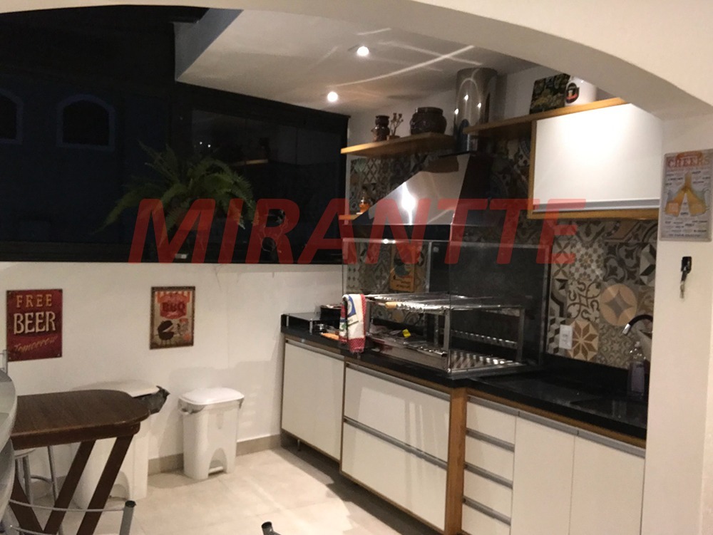 Cond. fechado de 235m² com 3 quartos em Santa Teresinha