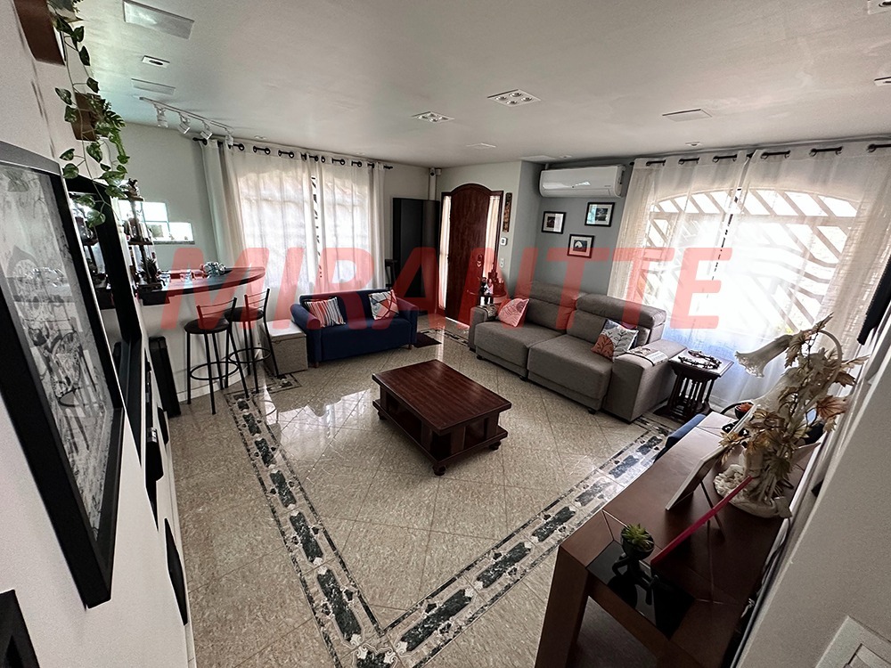 Cond. fechado de 235m² com 3 quartos em Santa Teresinha