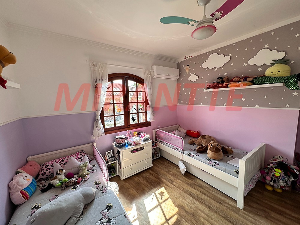 Cond. fechado de 235m² com 3 quartos em Santa Teresinha