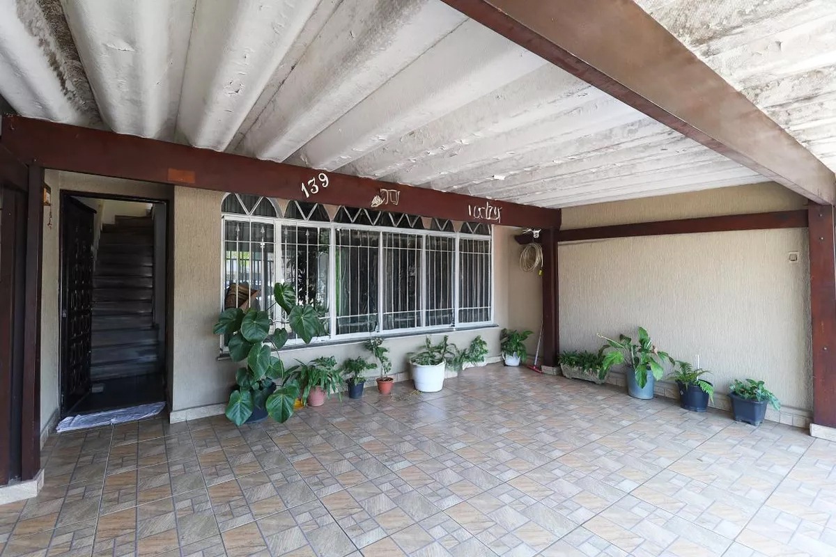 Sobrado de 142m² com 4 quartos em Jaçana