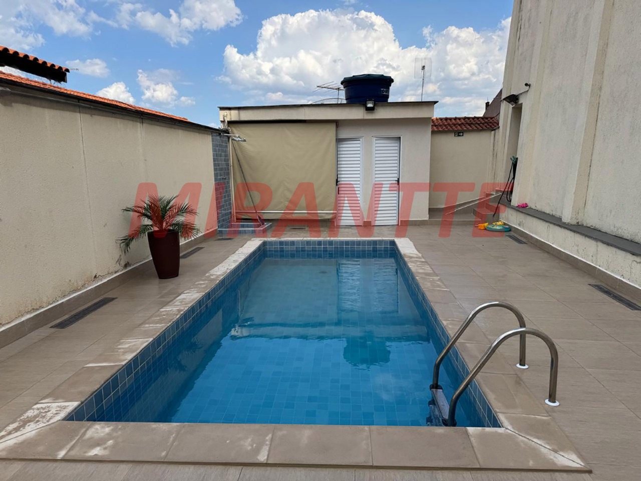 Cond. fechado de 104m² com 2 quartos em Parque Casa De Pedra