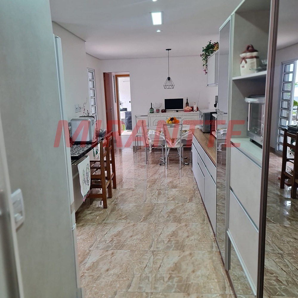 Sobrado de 350m² com 6 quartos em Centro