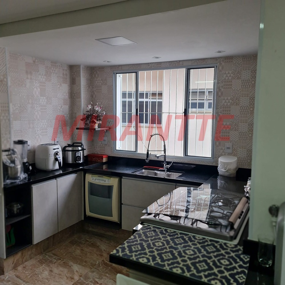 Sobrado de 350m² com 6 quartos em Centro