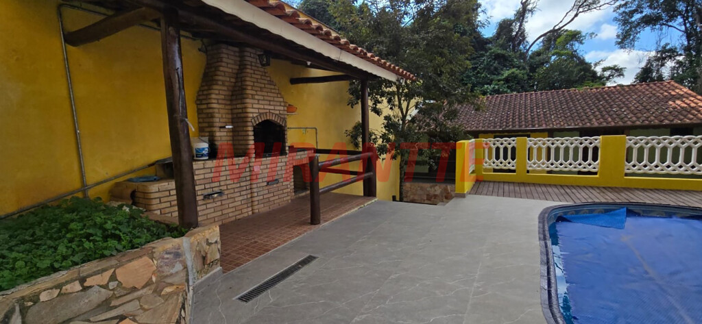 Sobrado de 254m² com 3 quartos em Samambaia