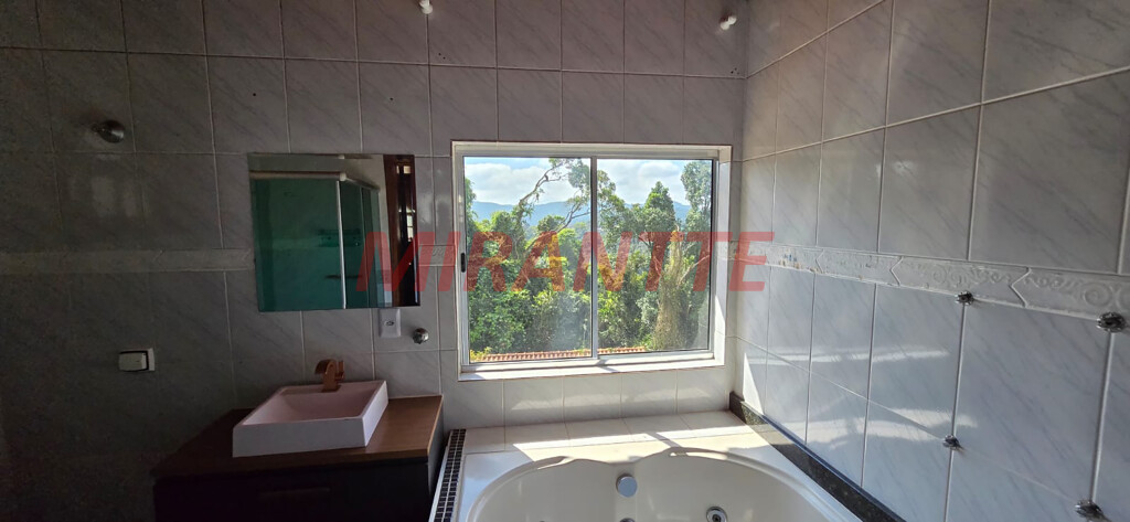 Sobrado de 254m² com 3 quartos em Samambaia
