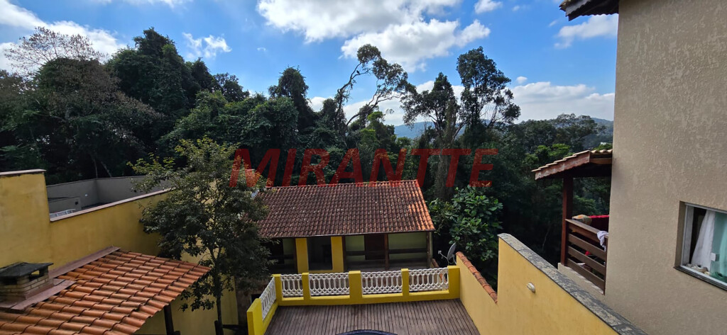 Sobrado de 254m² com 3 quartos em Samambaia