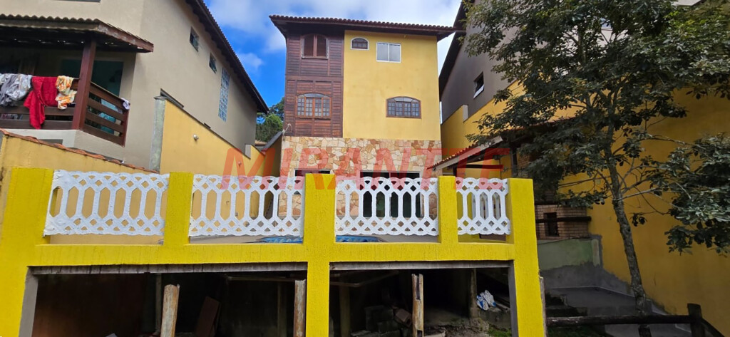 Sobrado de 254m² com 3 quartos em Samambaia