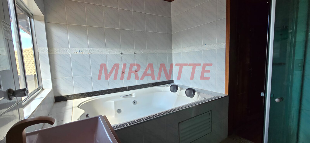 Sobrado de 254m² com 3 quartos em Samambaia