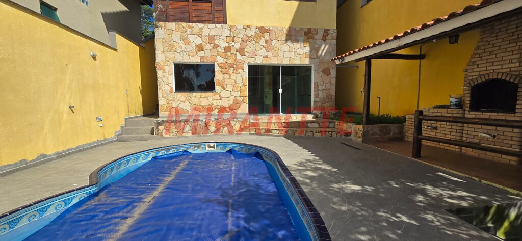 Sobrado de 254m² com 3 quartos em Samambaia