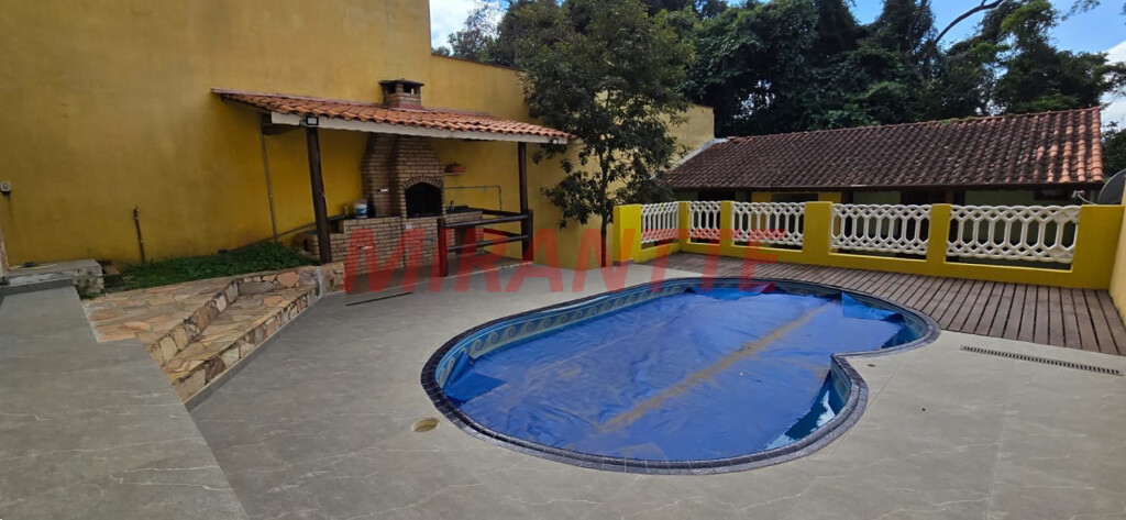 Sobrado de 254m² com 3 quartos em Samambaia