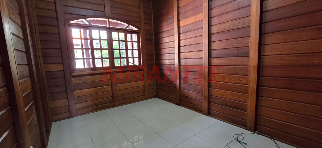 Sobrado de 254m² com 3 quartos em Samambaia