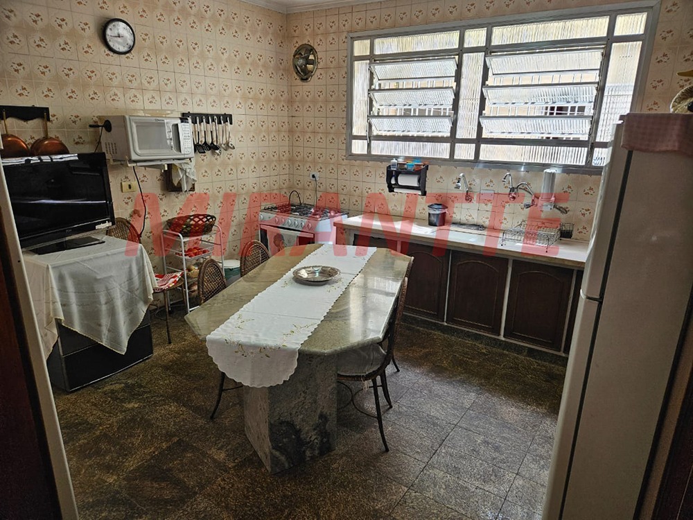 Sobrado de 270m² com 4 quartos em Santana