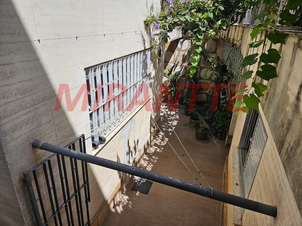 Sobrado de 270m² com 4 quartos em Santana