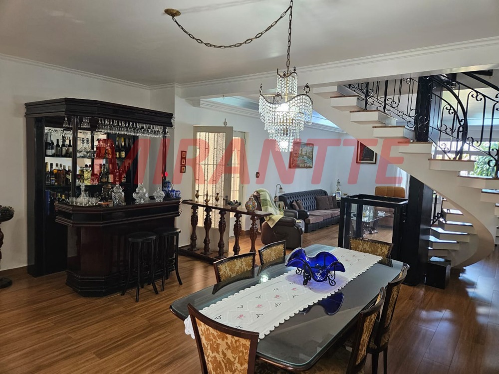 Sobrado de 270m² com 4 quartos em Santana