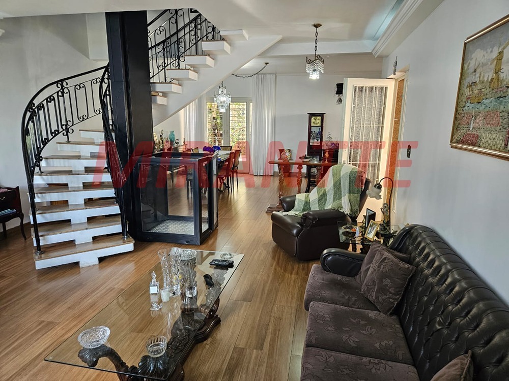 Sobrado de 270m² com 4 quartos em Santana