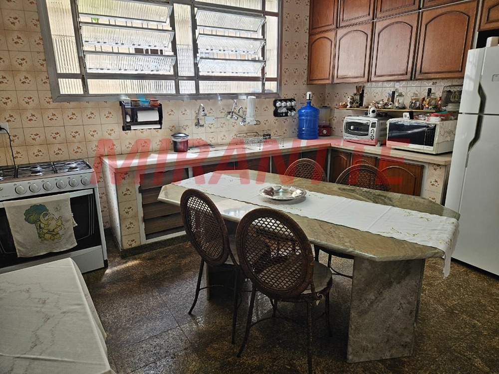 Sobrado de 270m² com 4 quartos em Santana
