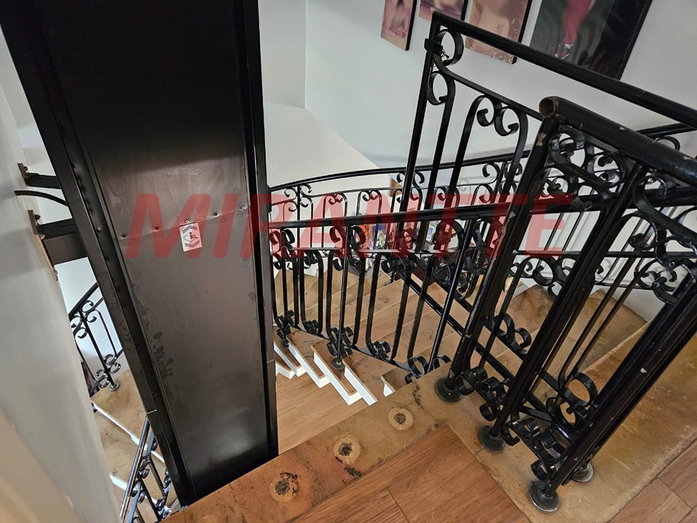 Sobrado de 270m² com 4 quartos em Santana