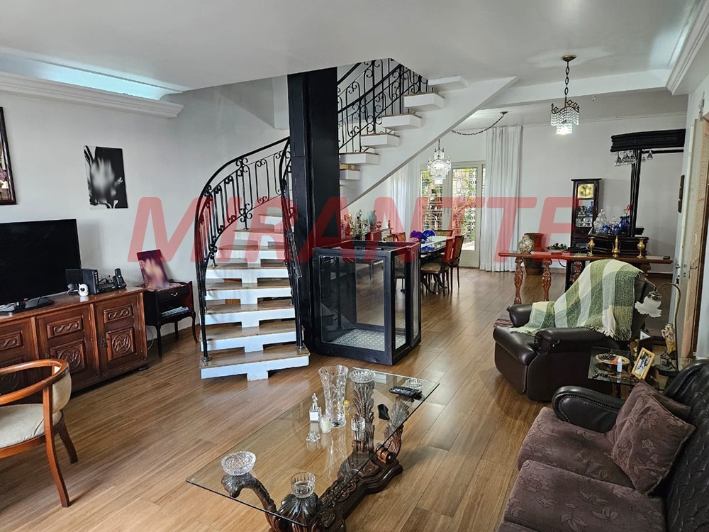 Sobrado de 270m² com 4 quartos em Santana