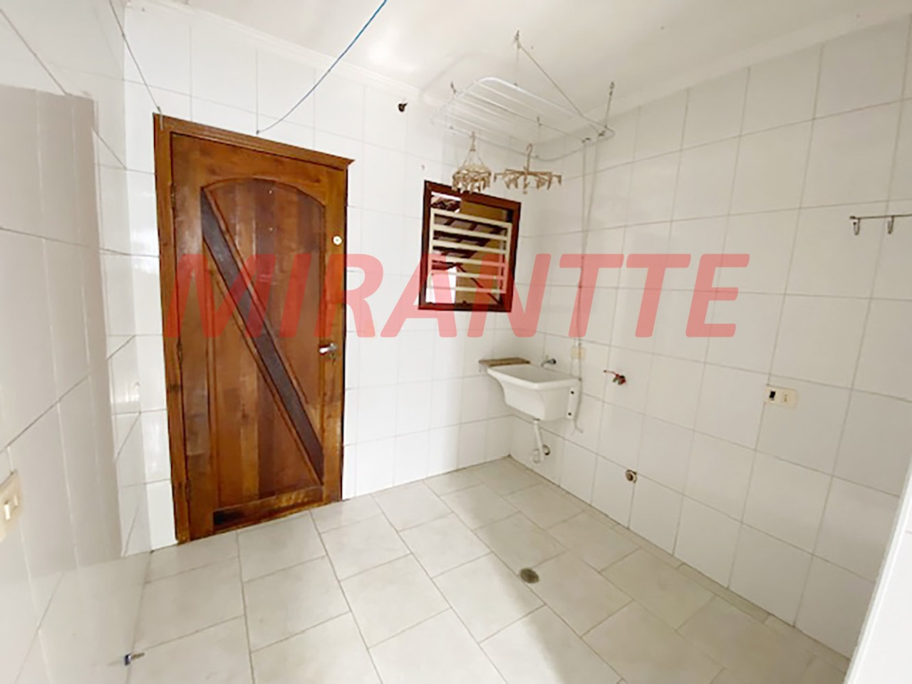 Sobrado de 265m² com 3 quartos em Jardim Virginia Bianca