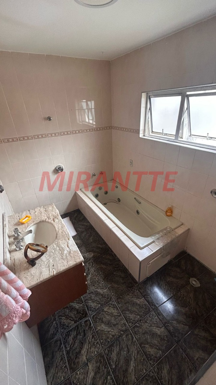 Sobrado de 266m² com 3 quartos em Santana