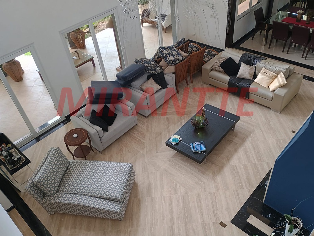 Cond. fechado de 658.57m² com 5 quartos em Caraguata