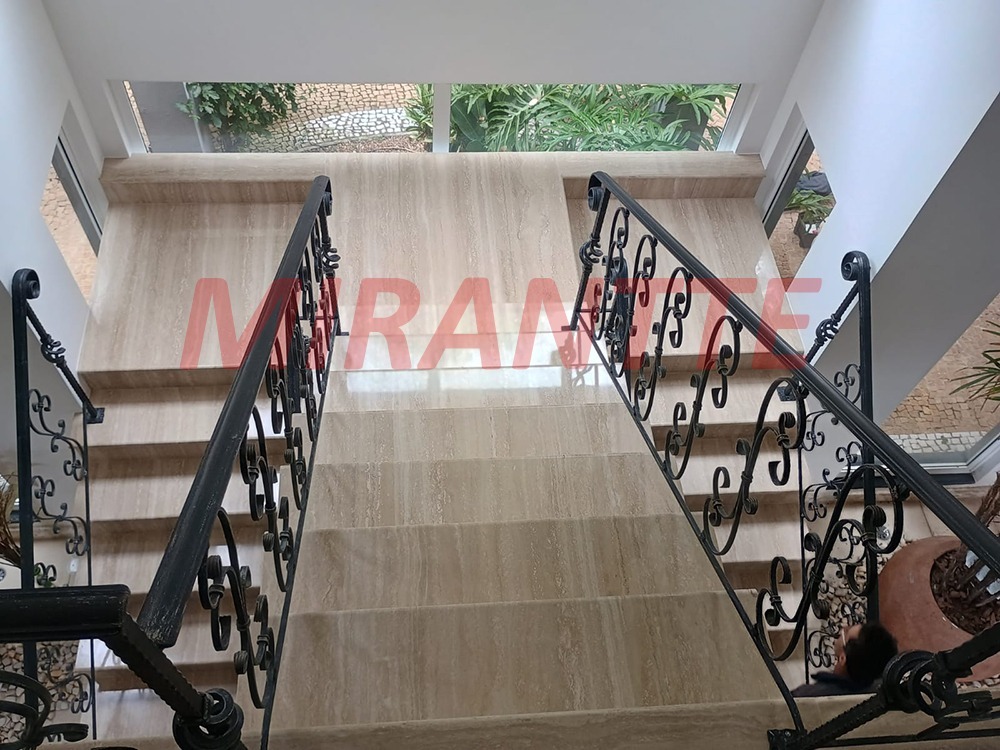 Cond. fechado de 658.57m² com 5 quartos em Caraguata