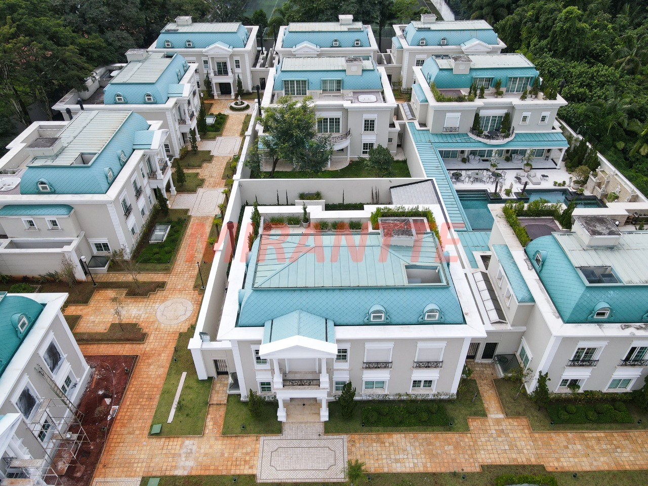 Cond. fechado de 777m² com 5 quartos em Tucuruvi