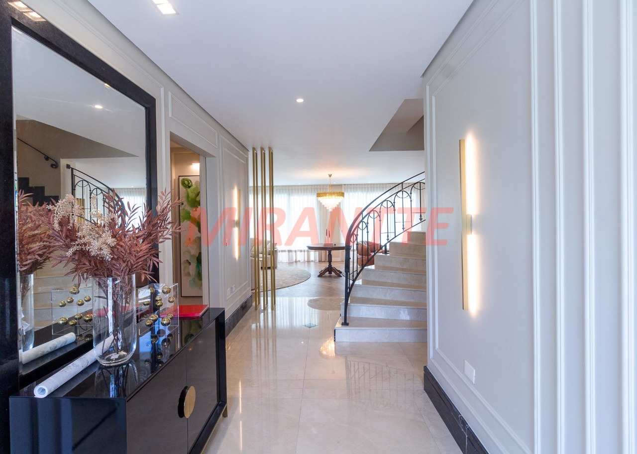 Cond. fechado de 777m² com 5 quartos em Tucuruvi