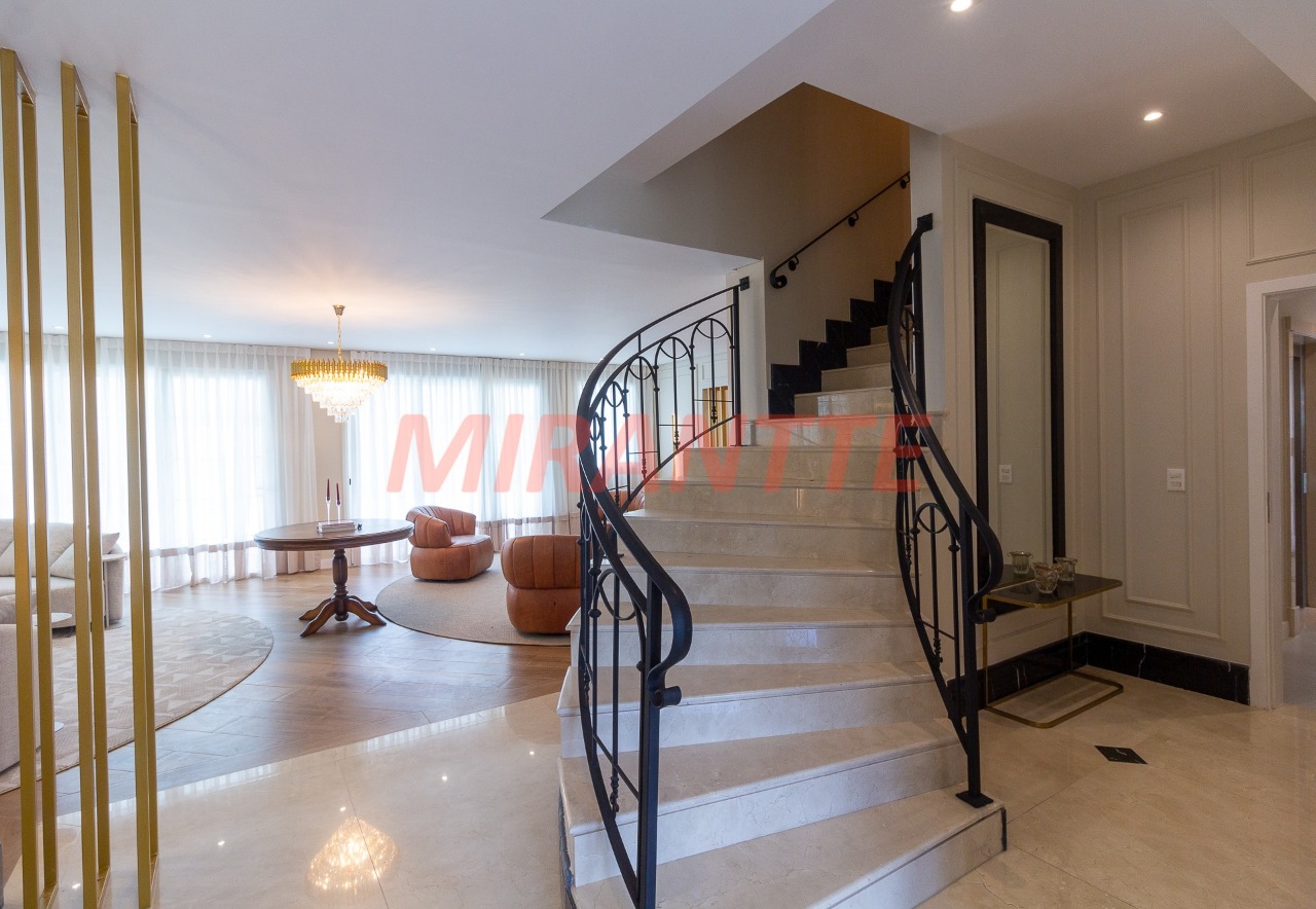 Cond. fechado de 777m² com 5 quartos em Tucuruvi