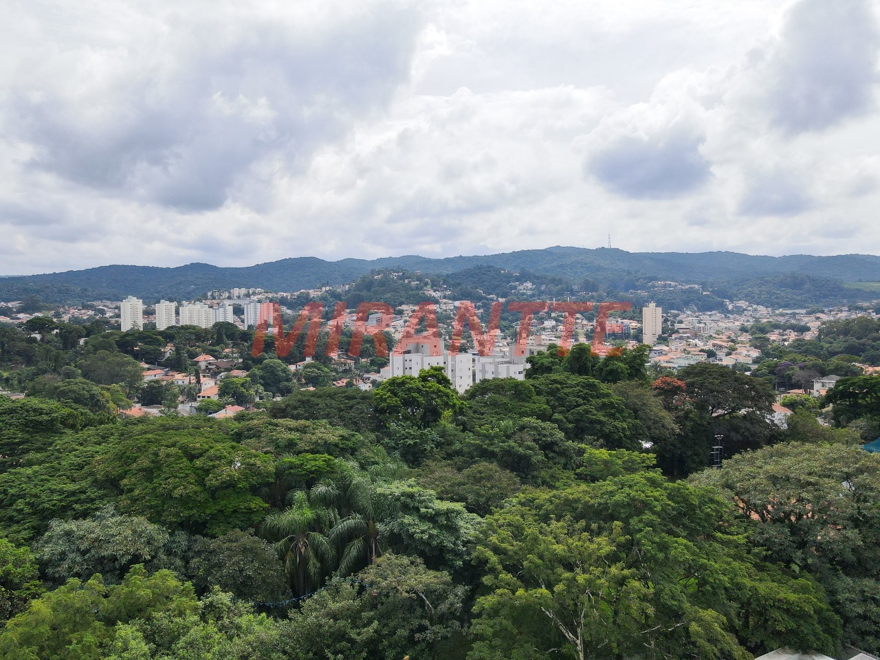 Cond. fechado de 777m² com 5 quartos em Tucuruvi