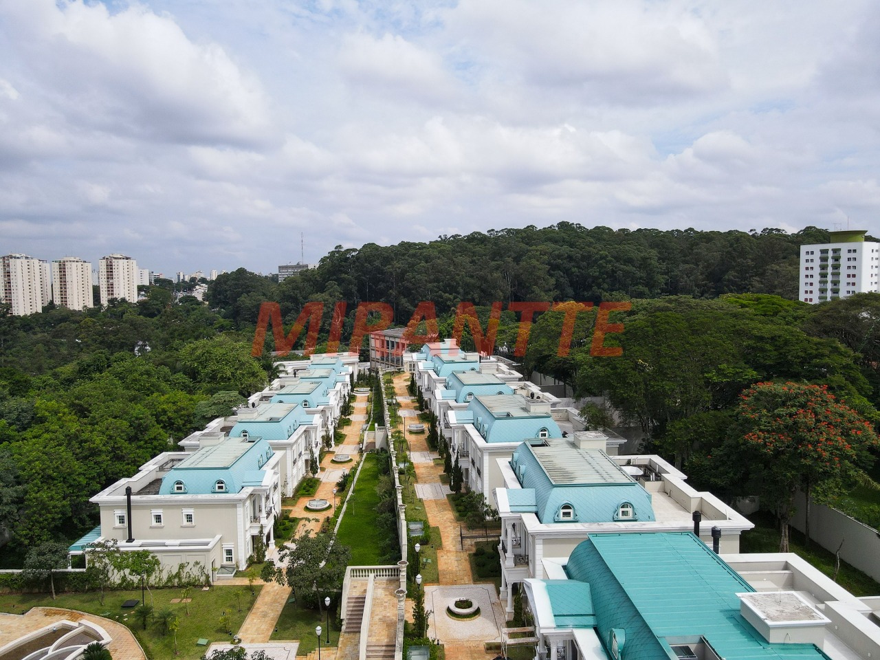 Cond. fechado de 777m² com 5 quartos em Tucuruvi