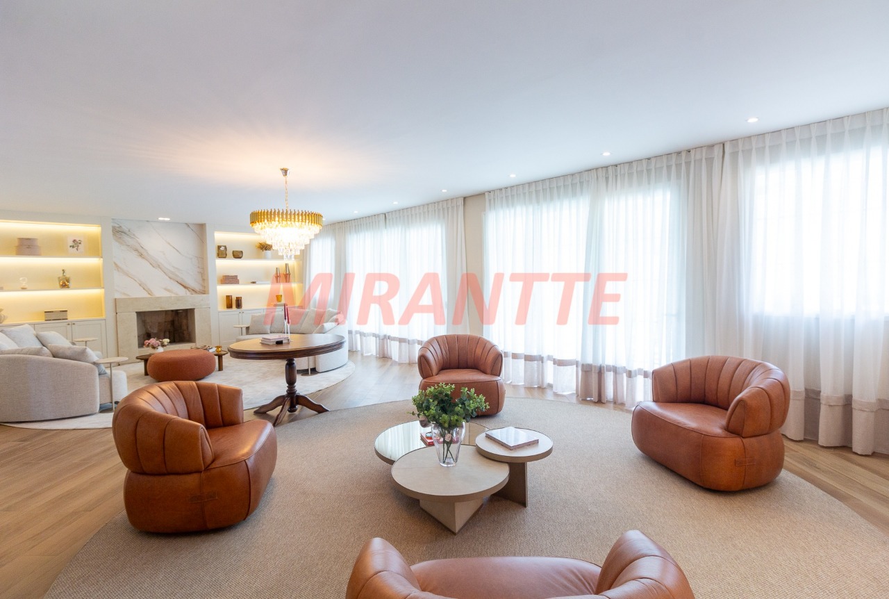 Cond. fechado de 777m² com 5 quartos em Tucuruvi