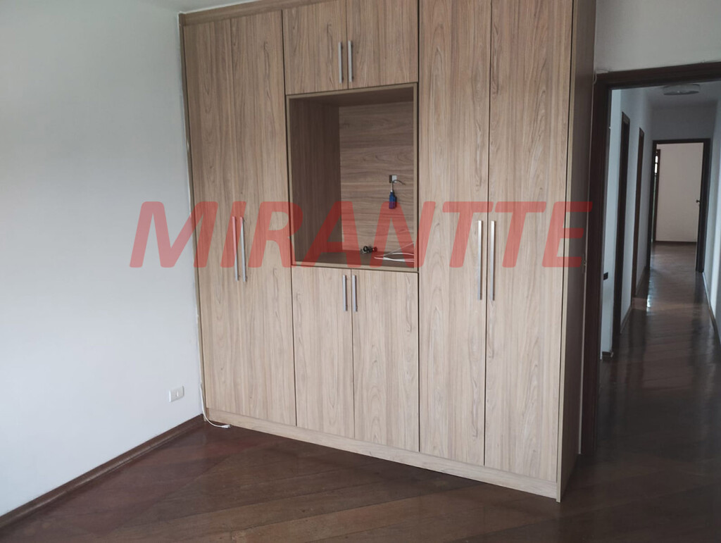 Sobrado de 218m² com 3 quartos em Vila Baruel
