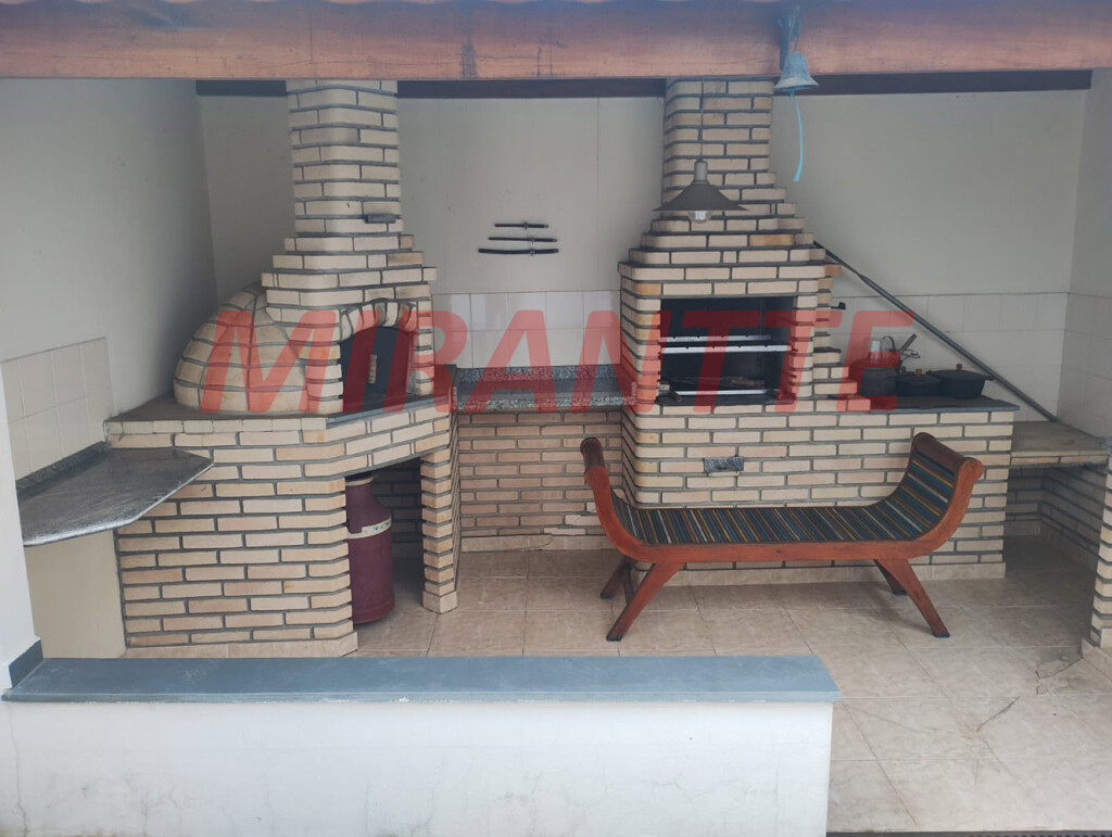 Sobrado de 218m² com 3 quartos em Vila Baruel