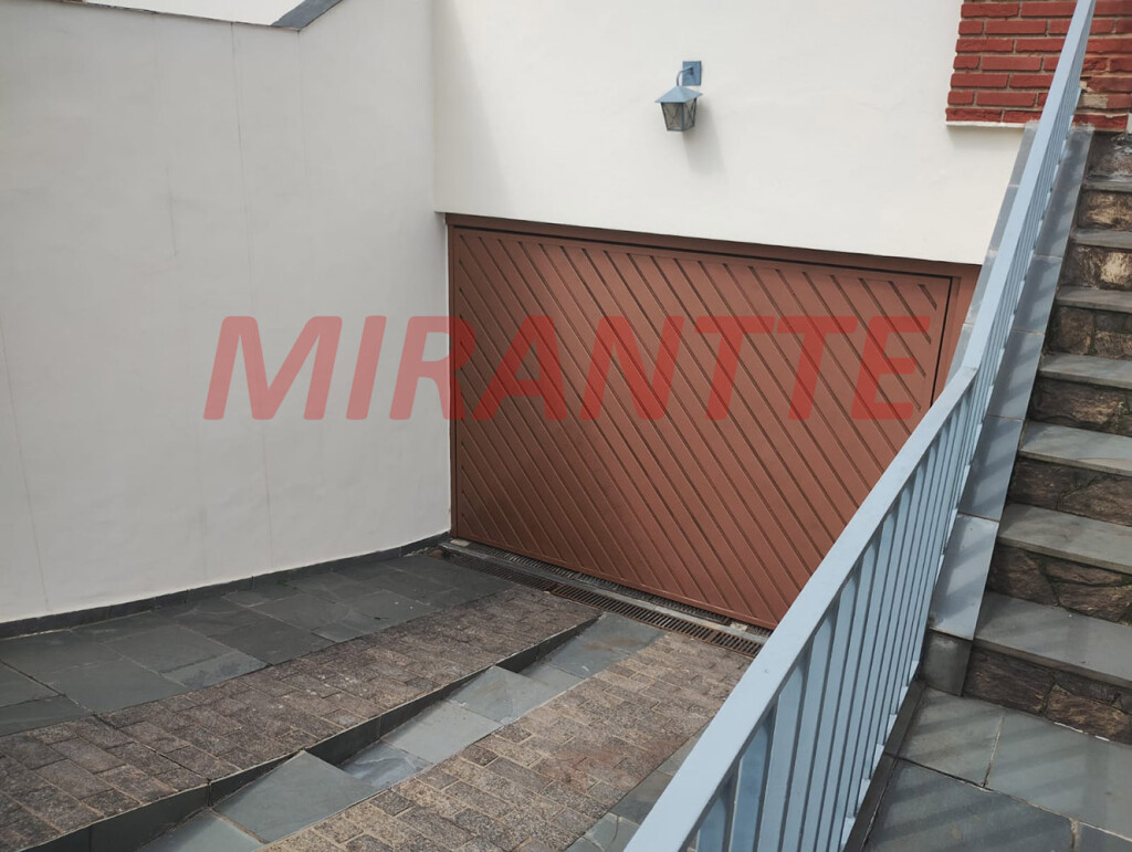 Sobrado de 218m² com 3 quartos em Vila Baruel