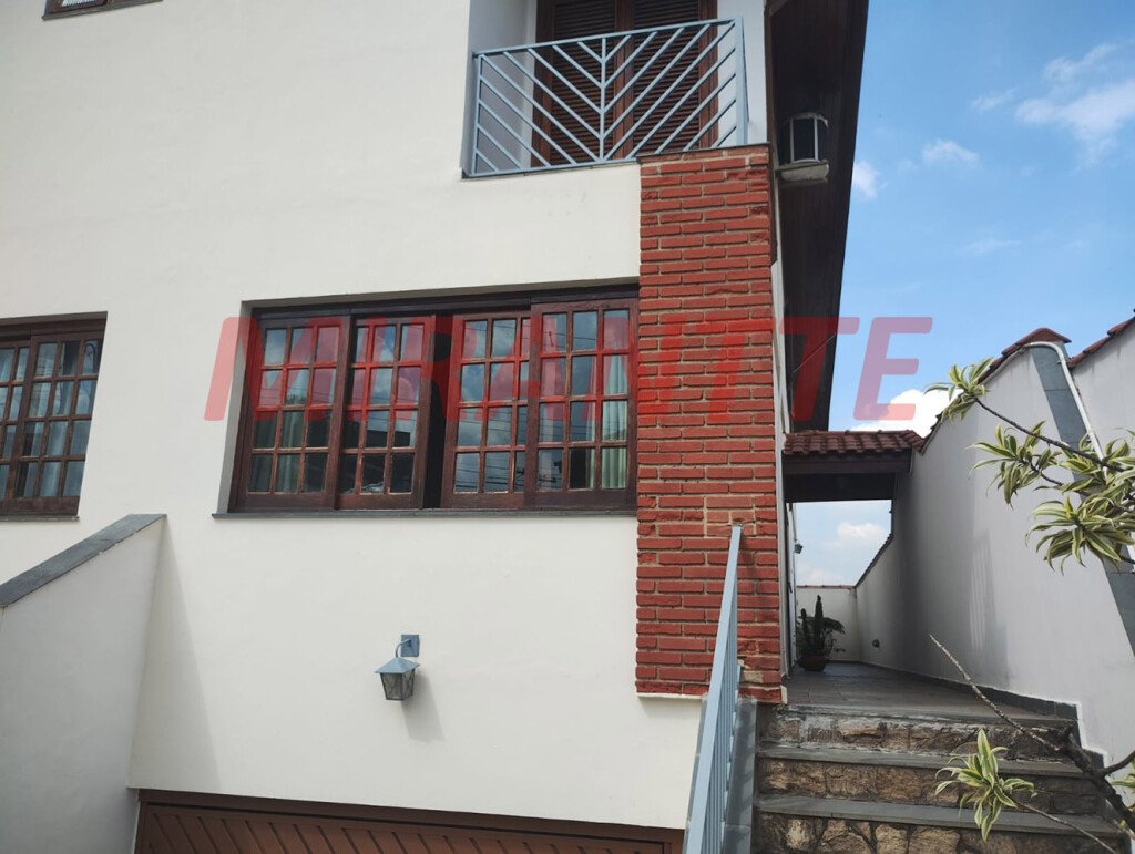 Sobrado de 218m² com 3 quartos em Vila Baruel