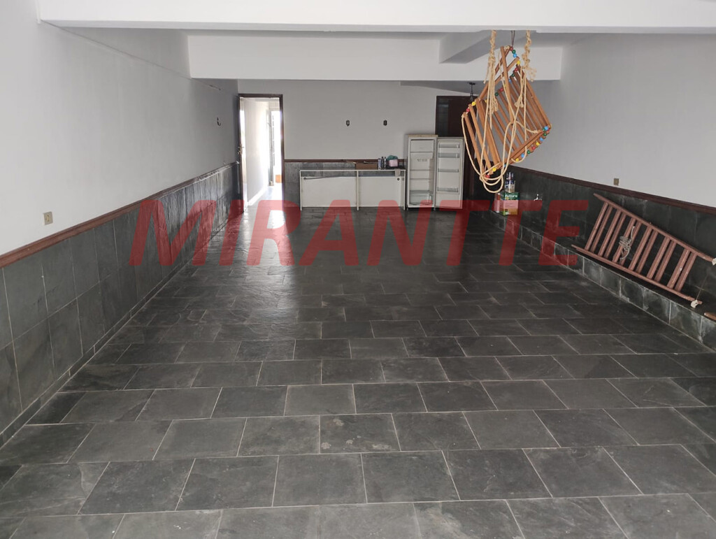 Sobrado de 218m² com 3 quartos em Vila Baruel