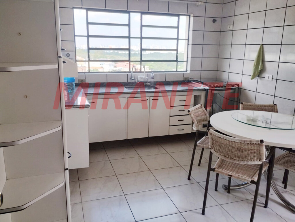 Sobrado de 218m² com 3 quartos em Vila Baruel