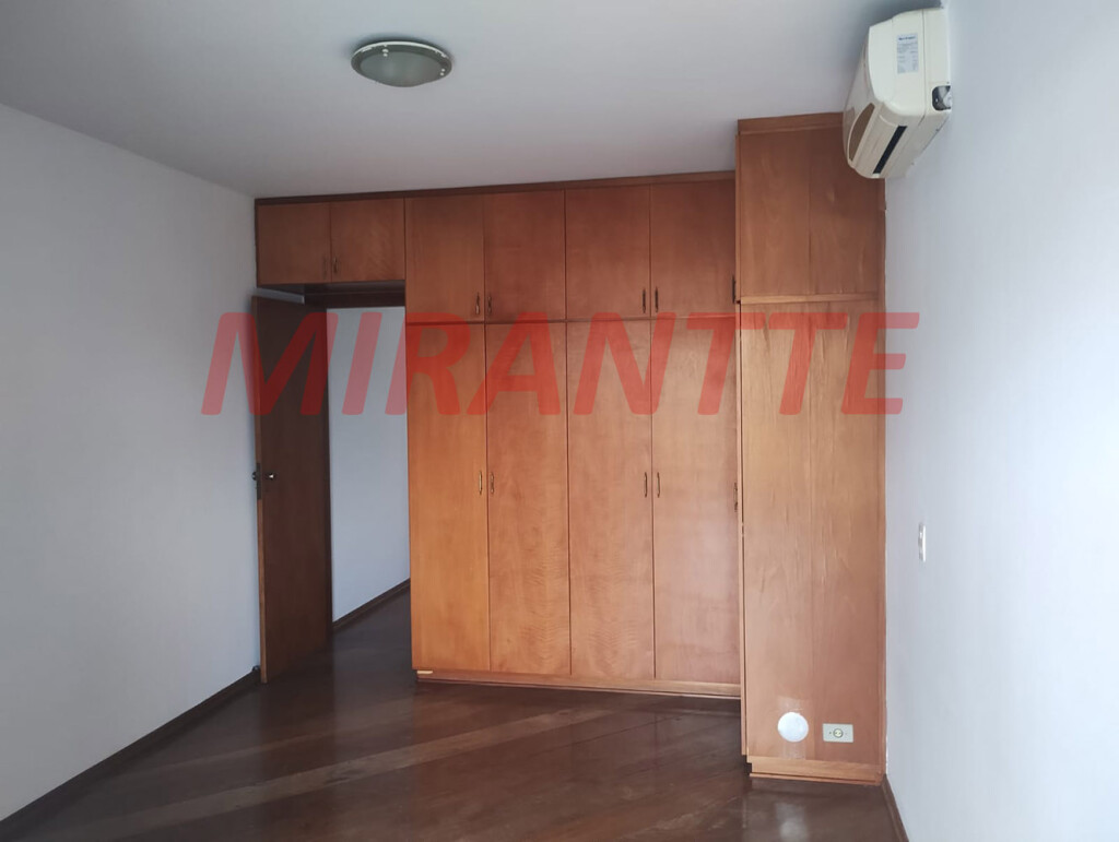 Sobrado de 218m² com 3 quartos em Vila Baruel