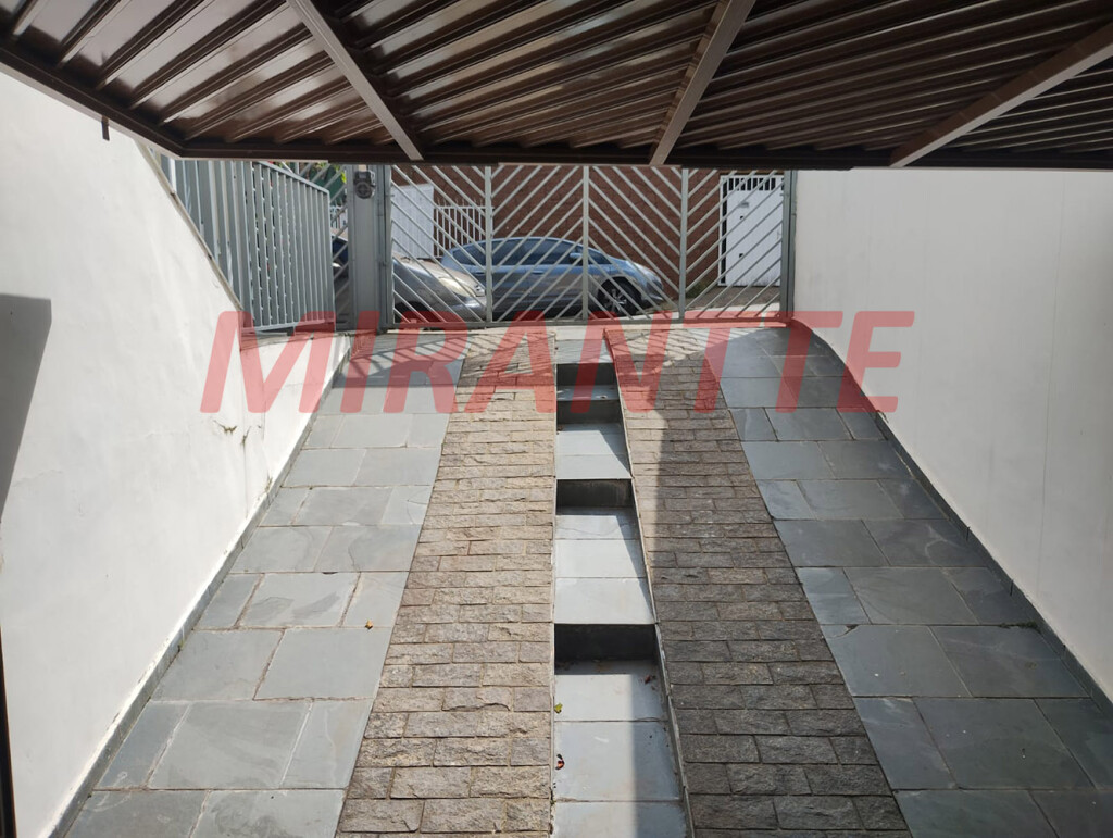 Sobrado de 218m² com 3 quartos em Vila Baruel