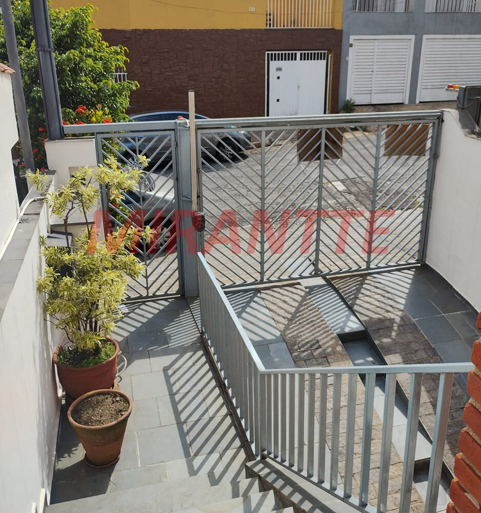 Sobrado de 218m² com 3 quartos em Vila Baruel