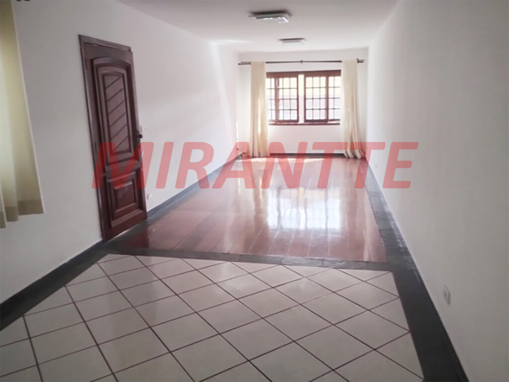 Sobrado de 218m² com 3 quartos em Vila Baruel