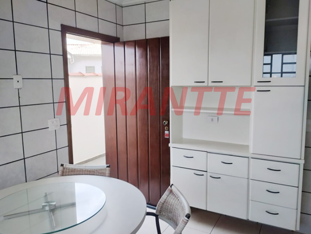 Sobrado de 218m² com 3 quartos em Vila Baruel