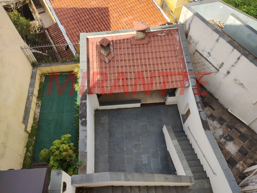 Sobrado de 218m² com 3 quartos em Vila Baruel