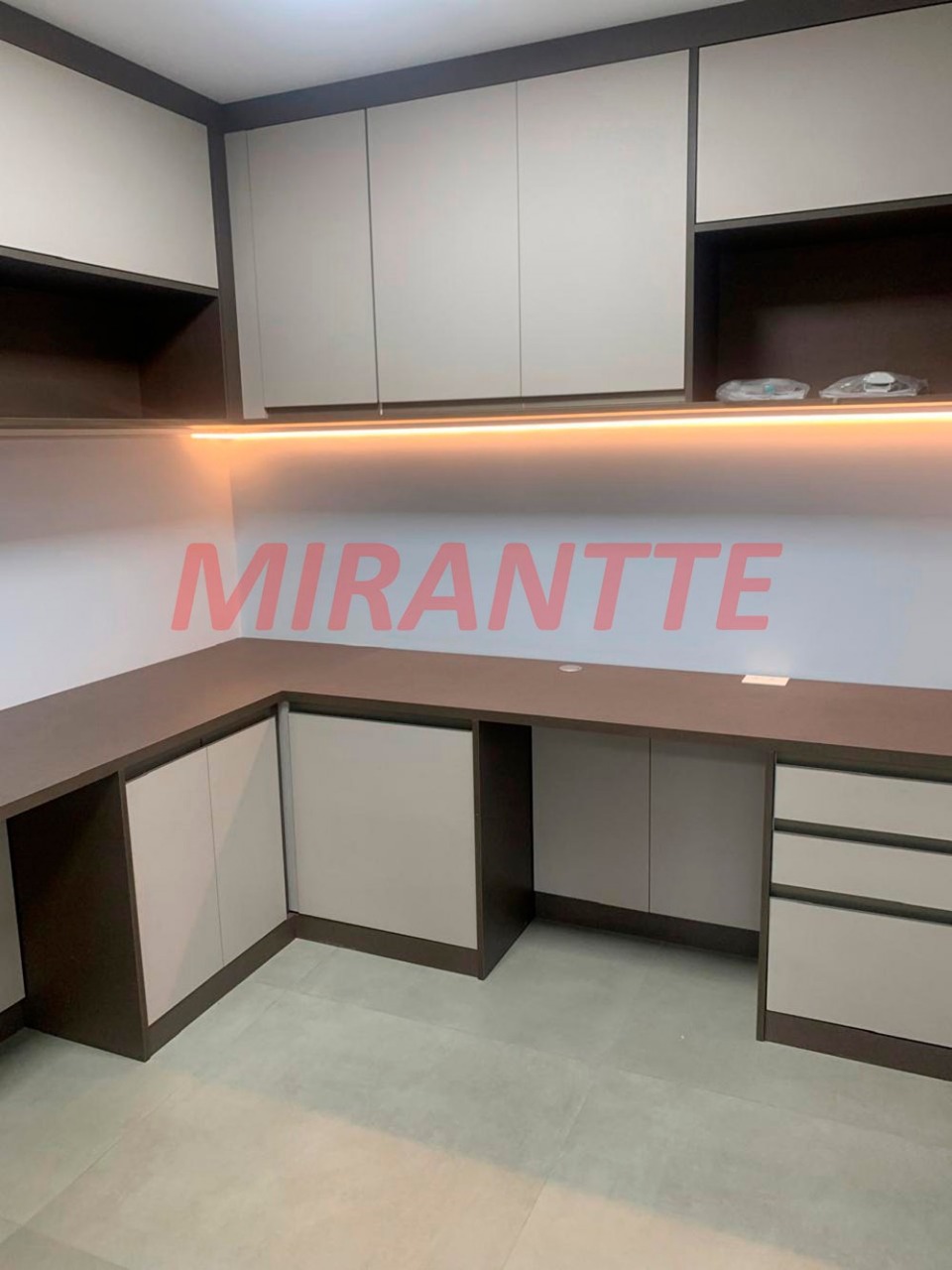 Cond. fechado de 283.9m² com 4 quartos em Horto Florestal
